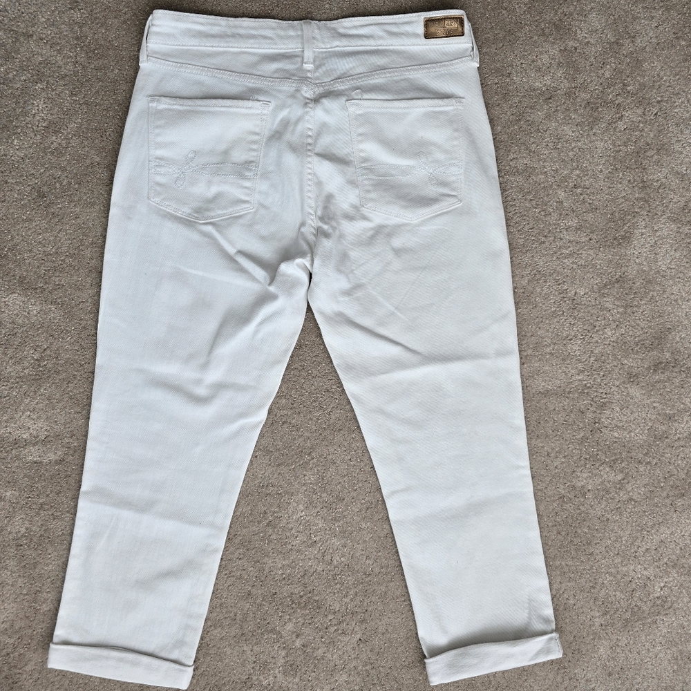 Denizen from Levi's Women's Modern Crop Jeans - Picture 9 of 9